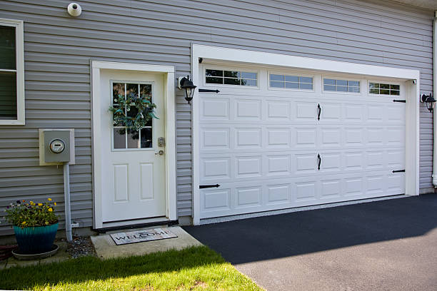 24/7 Emergency Garage Door Panel Replacement experts in Lyndonville, VT